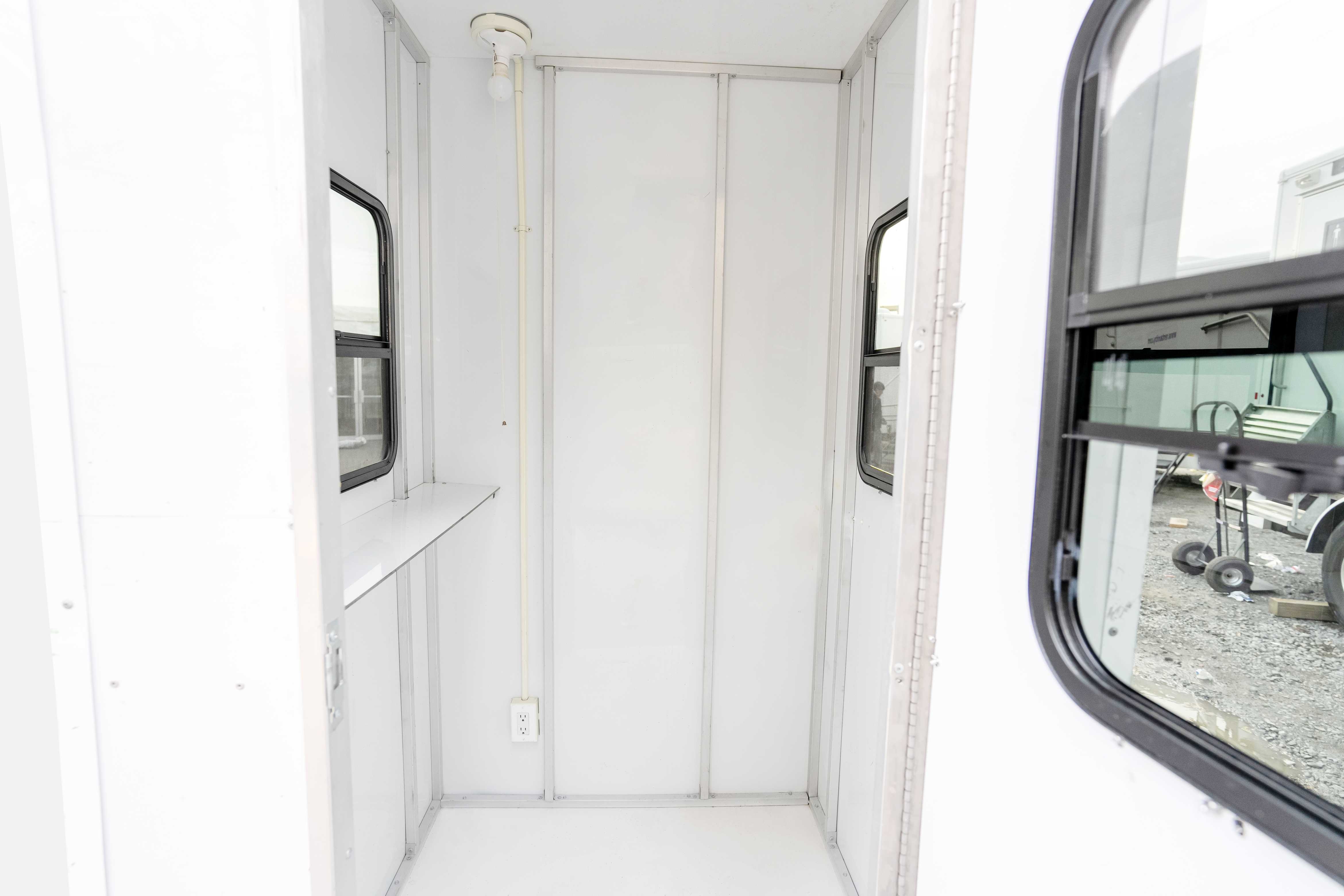 Guard Booth 5x5 thumbnail 2