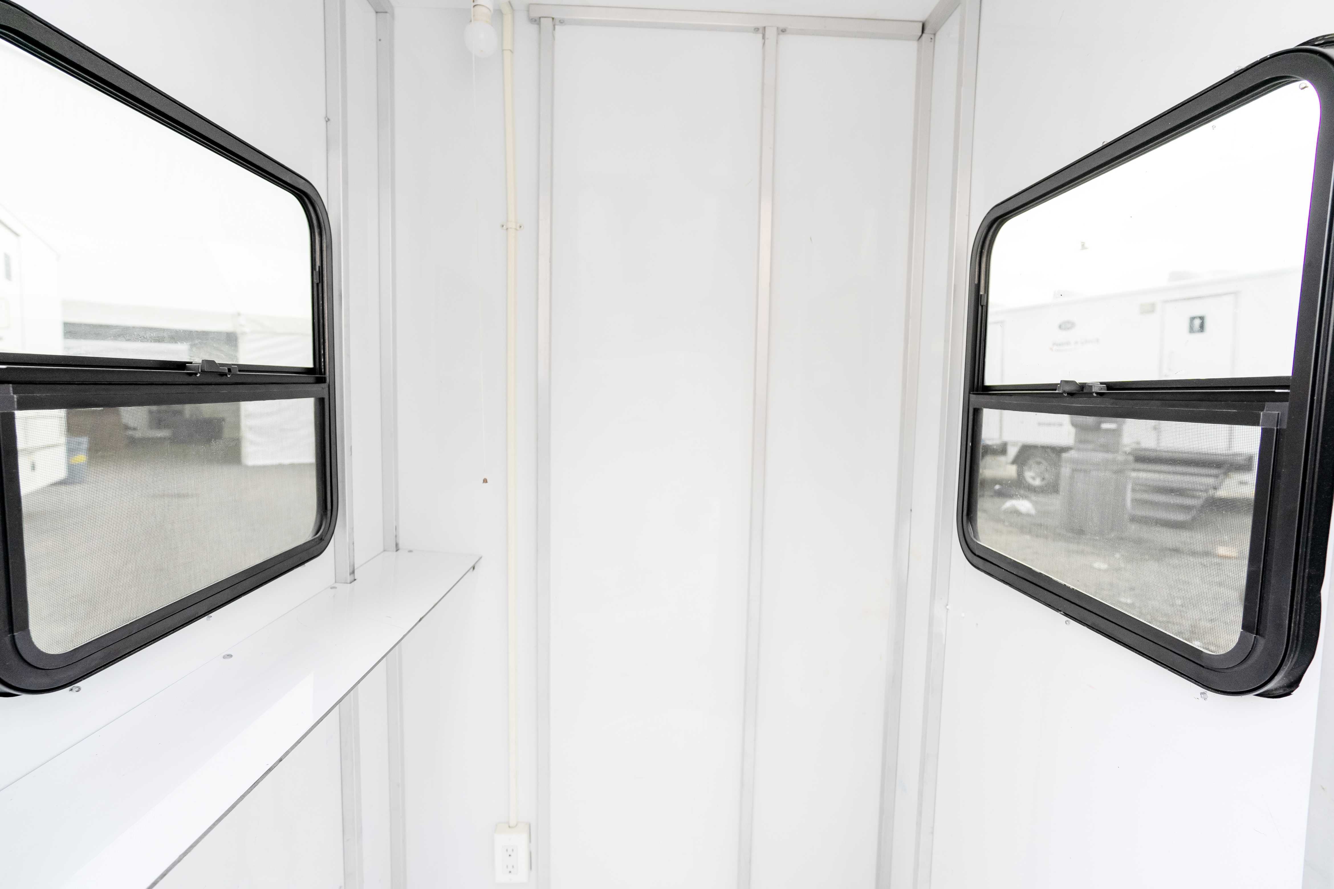 Guard Booth 5x5 thumbnail 3